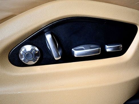 Used 2019 Porsche Cayenne image 48