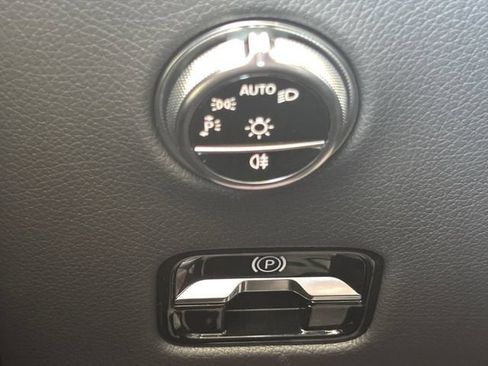 Used 2024 Mercedes-Benz GLC 300 image 27