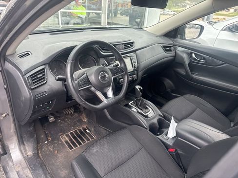 Used 2020 Nissan Rogue SV image 9