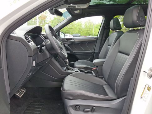 Certified 2024 Volkswagen Tiguan SE R-Line AWD/4WD image 14
