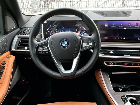 Used 2026 BMW X5 xDrive50e w/ Climate Comfort Package image 6