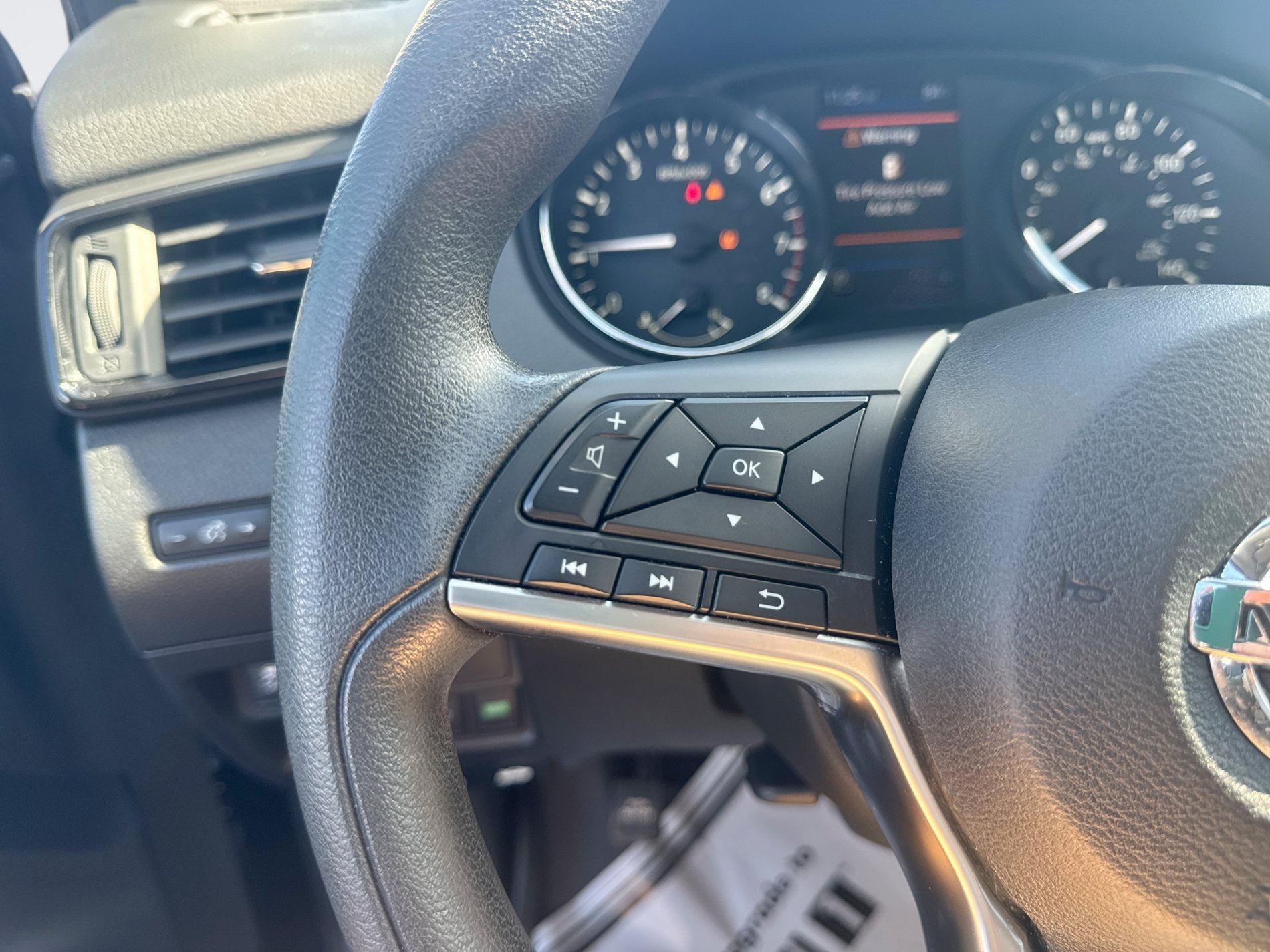 Used 2020 Nissan Rogue Sport SV FWD image 23