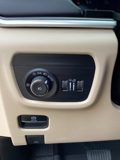 Used 2024 Jeep Grand Cherokee Limited AWD/4WD image 13
