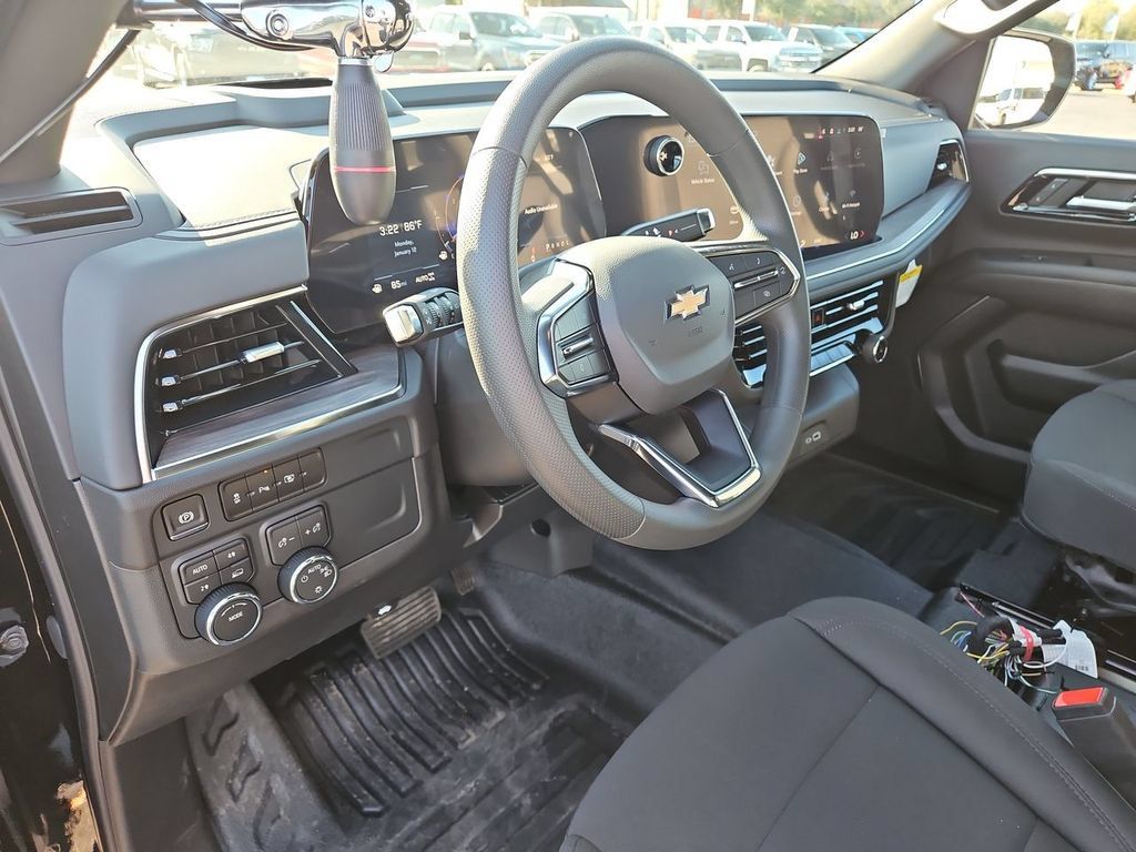 New 2025 Chevrolet Tahoe 4WD image 2