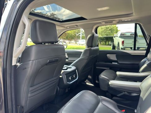 Used 2025 Ford Expedition Active AWD/4WD image 19