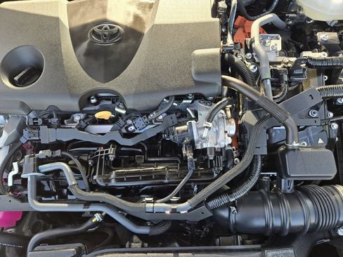 Used 2025 Toyota Camry XLE FWD image 27