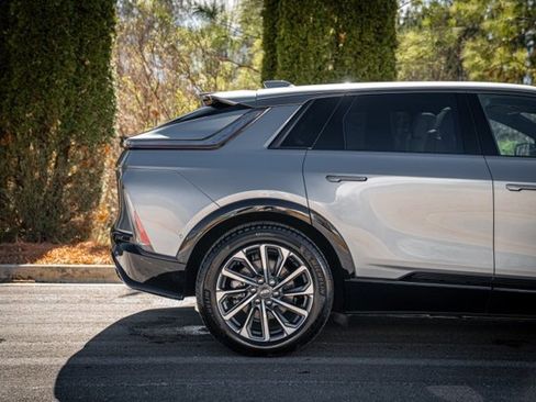 Used 2024 Cadillac Lyriq Sport image 11