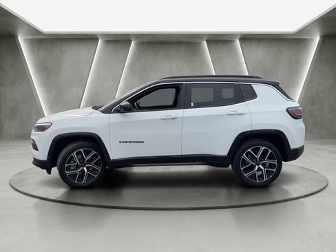 Used 2025 Jeep Compass Limited w/ Elite Group AWD/4WD image 4