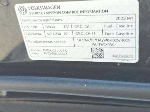 Used 2023 Volkswagen Tiguan SE w/ Panoramic Sunroof Package FWD image 17