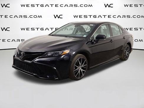 Used 2021 Toyota Camry SE w/ Convenience Package FWD image 1