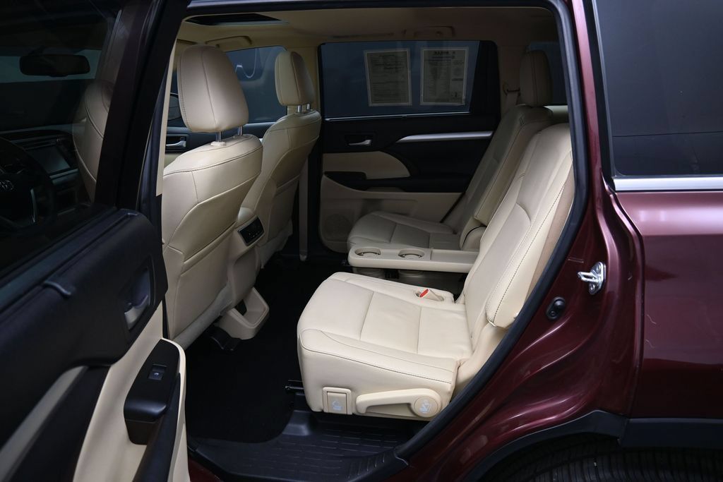 Used 2015 Toyota Highlander XLE AWD/4WD image 30