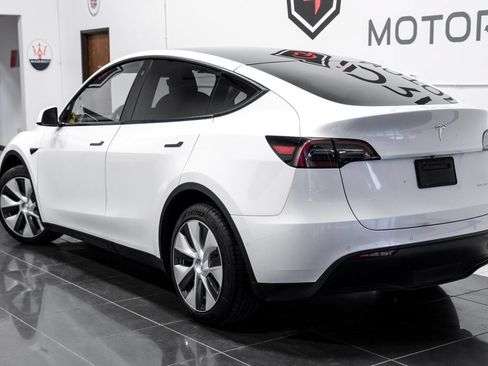 Used 2022 Tesla Model Y Long Range AWD/4WD image 11