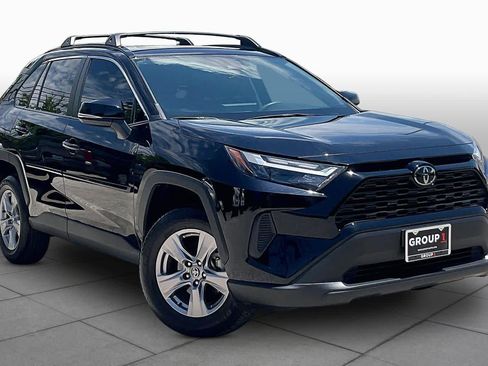 Used 2025 Toyota RAV4 XLE w/ Convenience Package FWD image 3