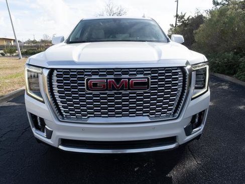 Used 2022 GMC Yukon XL Denali image 8