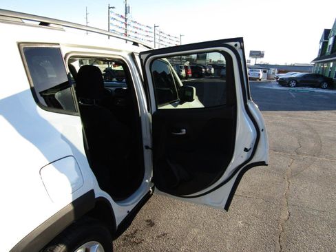 Used 2020 Jeep Renegade Latitude FWD image 22