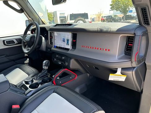 New 2026 Ford Bronco Outer Banks w/ Sasquatch Package AWD/4WD image 13