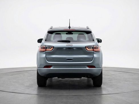 Used 2025 Jeep Compass Trailhawk AWD/4WD image 7
