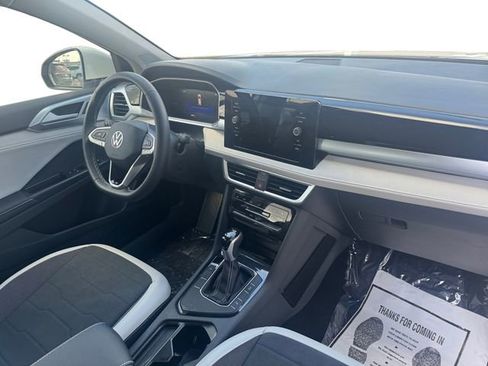 New 2026 Volkswagen Taos SE FWD image 12