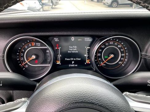 Certified 2021 Jeep Gladiator Overland w/ Popular Equipment Package AWD/4WD image 22