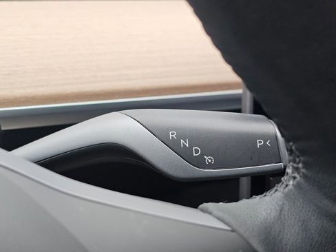 Used 2021 Tesla Model Y Long Range image 40