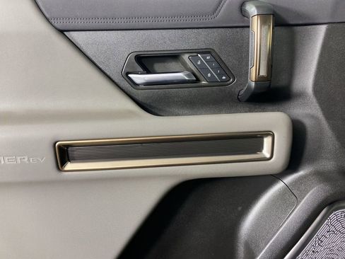 Used 2025 GMC Hummer EV 2X image 24