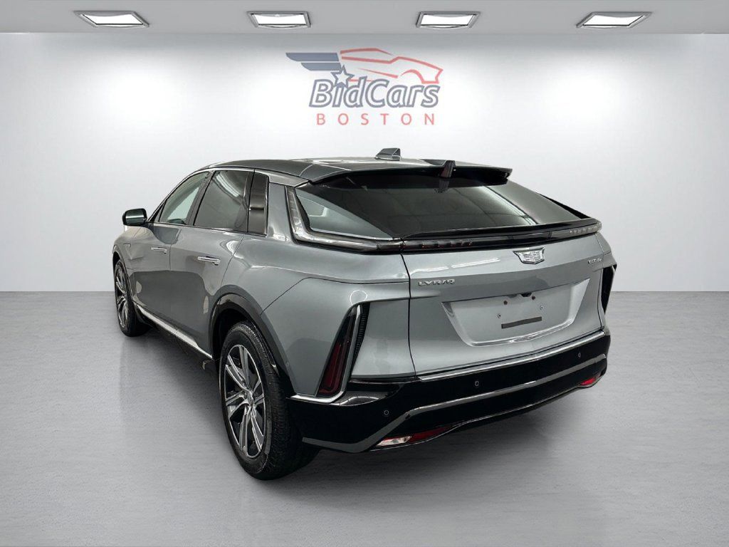 Used 2024 Cadillac Lyriq Luxury AWD/4WD image 6