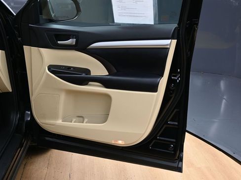 Used 2019 Toyota Highlander XLE AWD/4WD image 46