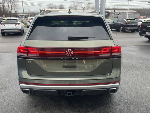 Used 2025 Volkswagen Atlas Peak Edition SE image 5