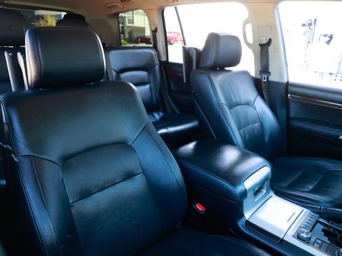Used 2017 Toyota Land Cruiser image 21