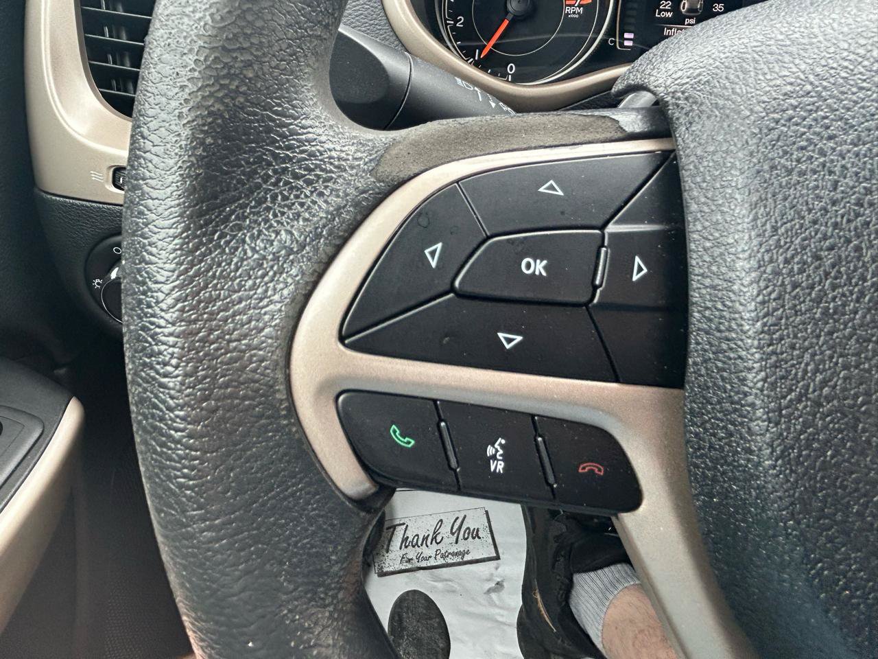 Used 2018 Jeep Cherokee Latitude FWD image 18