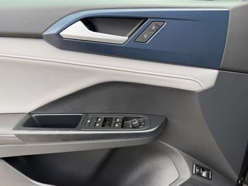 Certified 2024 Volkswagen Taos SE FWD image 28