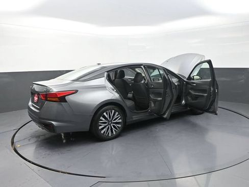Used 2024 Nissan Altima 2.5 SV FWD image 44
