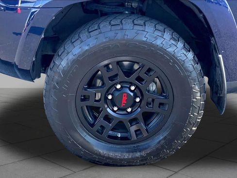 Used 2019 Toyota 4Runner TRD Off-Road Premium AWD/4WD image 11