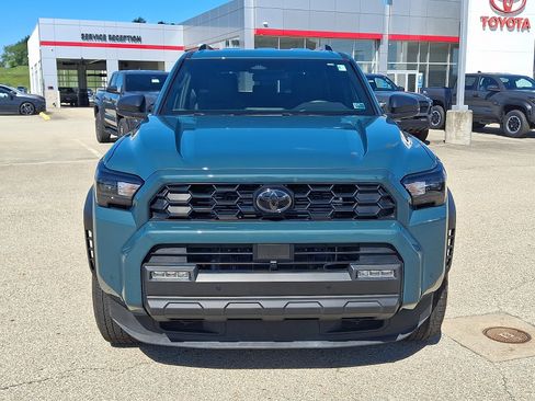 Certified 2025 Toyota 4Runner TRD Off-Road AWD/4WD image 2