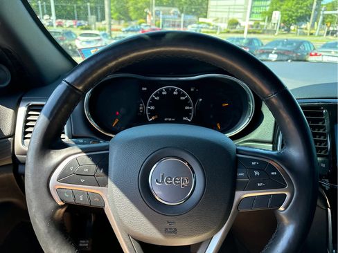 Used 2020 Jeep Grand Cherokee Altitude AWD/4WD image 10