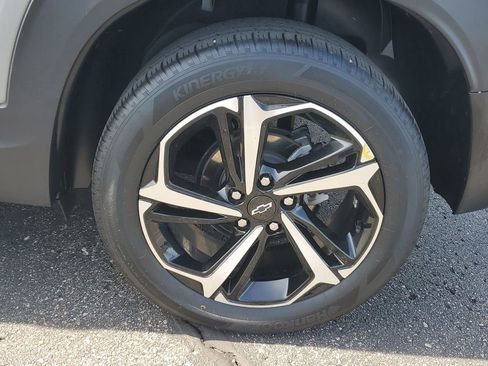 Used 2023 Chevrolet TrailBlazer RS w/ Technology Package FWD image 5