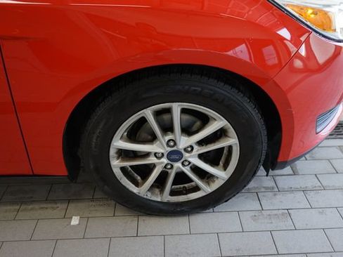 Used 2017 Ford Focus SE w/ Cold Weather Package FWD image 15