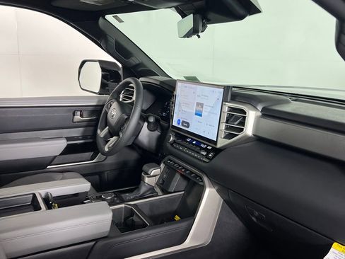 Used 2025 Toyota Tundra Limited image 32