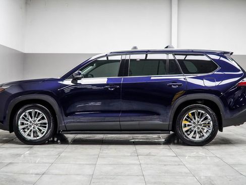 Used 2025 Toyota Grand Highlander AWD image 10