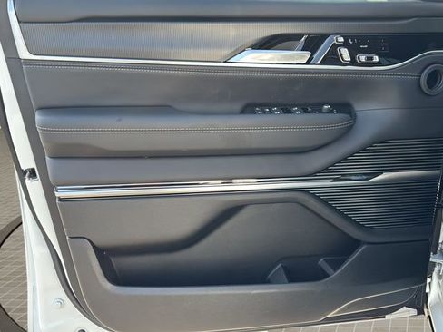 New 2026 Jeep Grand Wagoneer Summit image 16