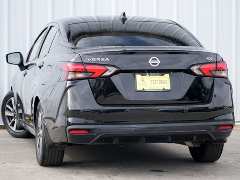Used 2021 Nissan Versa SV image 5