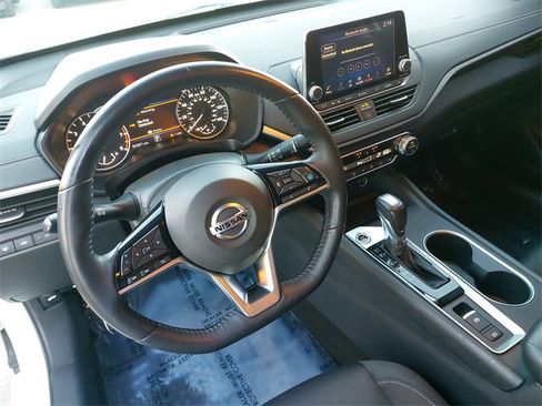 Used 2019 Nissan Altima 2.5 SV image 16