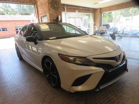 Used 2019 Toyota Camry XSE w/ Driver Assist Package FWD image 3