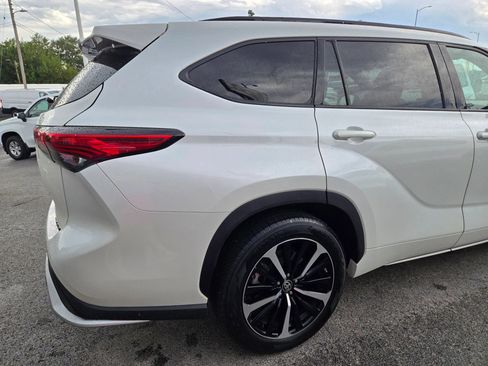 Used 2021 Toyota Highlander XSE AWD/4WD image 12