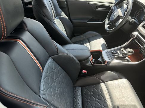 Used 2021 Toyota RAV4 AWD image 18