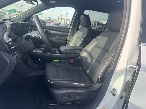 Used 2025 Buick Enclave Preferred image 18