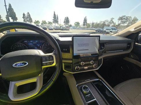 Used 2022 Ford Expedition Max Limited RWD image 3