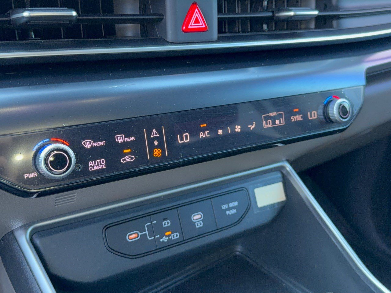 Used 2025 Kia Carnival FWD image 22