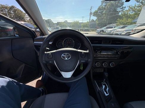 Used 2015 Toyota Corolla L FWD image 10