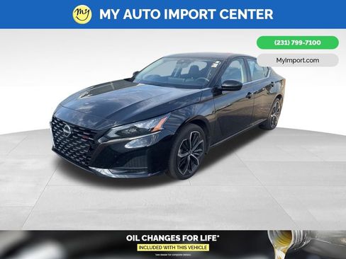 Used 2024 Nissan Altima 2.5 SR w/ SR Premium Package AWD/4WD image 3